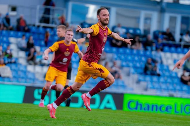 Rajmund Mikuš poslal pražský tím do vedenia, ale napokon musel akceptovať prehru 2:3.