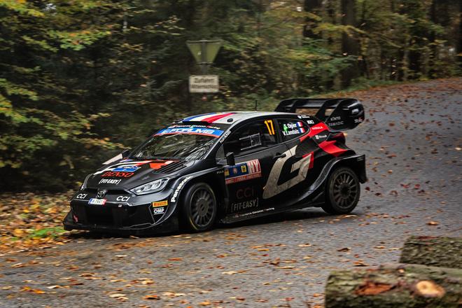 Na snímke Francúzi Sébastien Ogier a jeho spolujazdec Vincent Landais v roku 2014 - ilustračné foto.