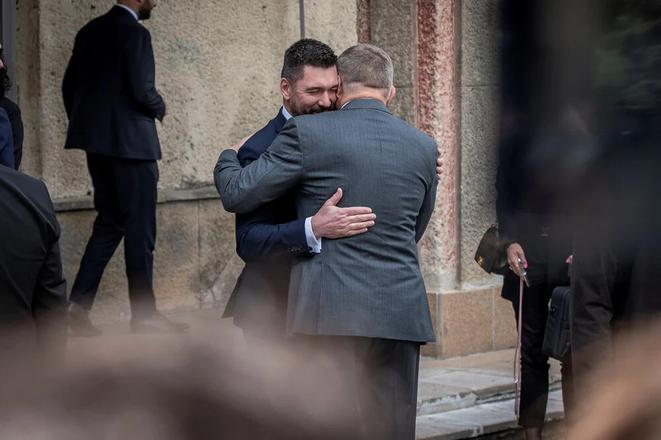 Robert Fico embraces Agriculture Minister Richard Takac as he arrives to Handlova. 