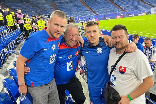 Mužská časť famílie Kuckovcov pohromade počas vlaňajšieho Eura: zľava Tomáš, Július, Juraj a Patrik.