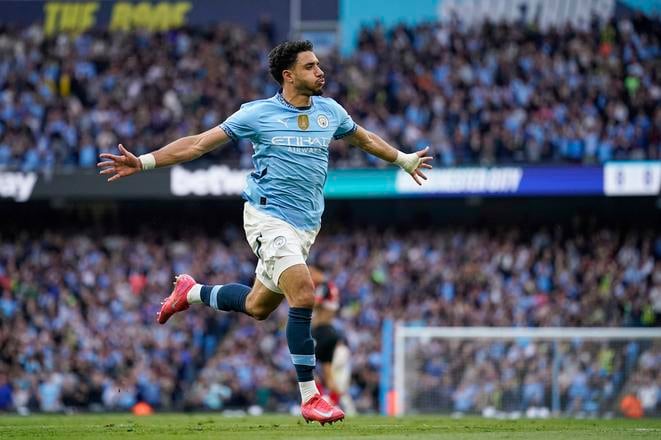 Omar Marmoush z Manchestru City sa teší z gólu v zápase 37. kola anglickej Premier League Manchester City - AFC Bournemouth.