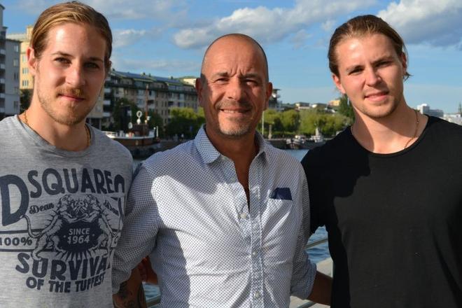 Mikael Kempe so synmi Adrianom a Mariom.