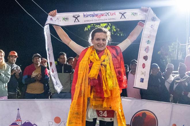 Nikola Čorbová v cieli HimalayanXtri.
