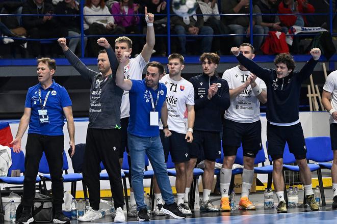 Fernando Gurich (v strede) nemal za necelé tri roky na lavičke hádzanárov Slovenska často dôvod na radosť.