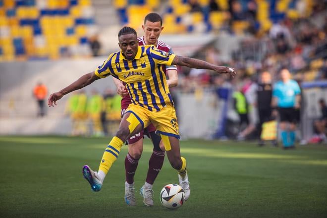 Yhoan Andzouana a Samuel Štefánik sa v piatok pobijú o miestenku do Konferenčnej ligy.