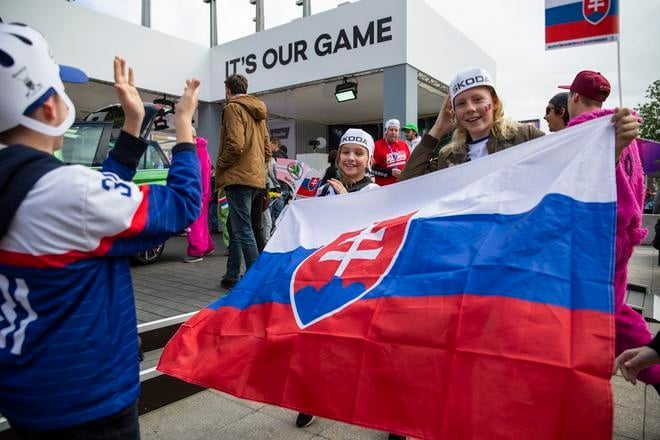 Slovenskí fanúšikovia vo fanzónena 83. majstrovstvách sveta v ľadovom hokeji v Bratislave.