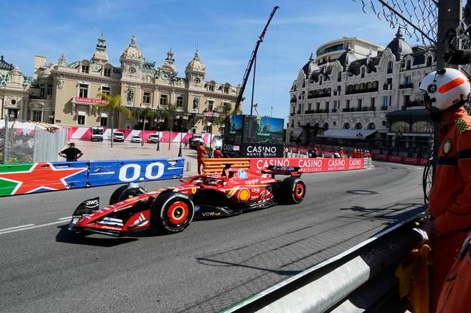 Charles Leclerc počas vlaňajšej Veľkej ceny Monaka. AP Photo/Luca Bruno
