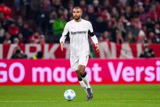 Na archívnej snímke z 3. decembra 2024 futbalista Leverkusenu Jonathan Tah počas zápasu Nemeckého pohára Bayern Mníchov - Bayer Leverkusen.