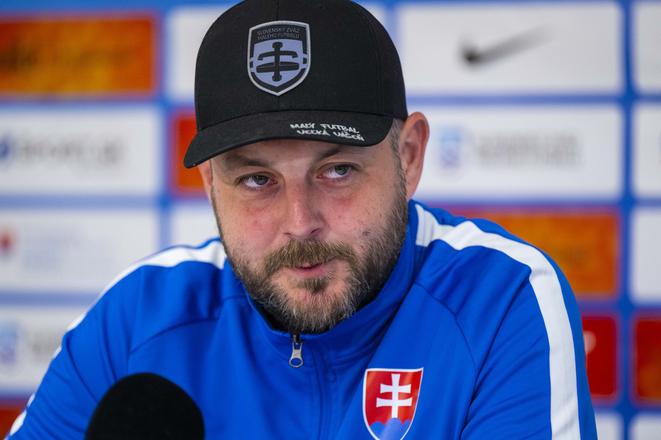 Na snímke tréner slovenskej reprezentácie malého futbalu Peter Barnišin počas tlačovej konferencie pred majstrovstvami sveta v malom futbale.