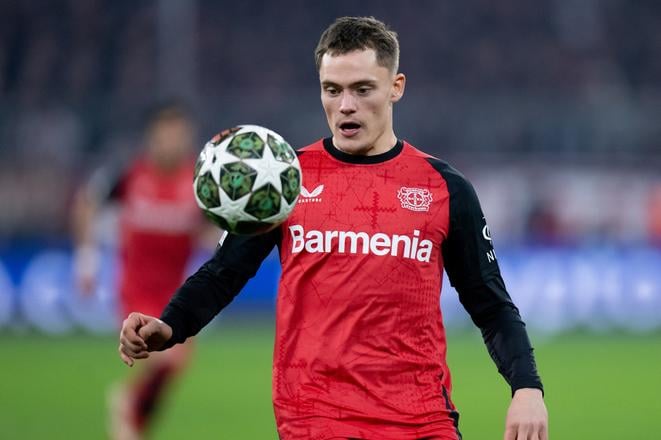 Florian Wirtz na archívnej snímke z marca 2025 počas osemfinále Ligy majstrov Bayern Mníchov - Bayer Leverkusen.