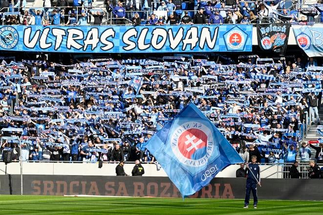 Najviac divákov na jednom zápase bolo v závere nadstavby na Tehelnom poli, kde Slovan privítal Košice.