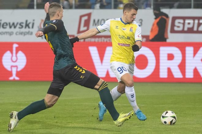 Na snímke slovenský futbalista Samuel Mráz (vpravo) z Motoru Lublin.