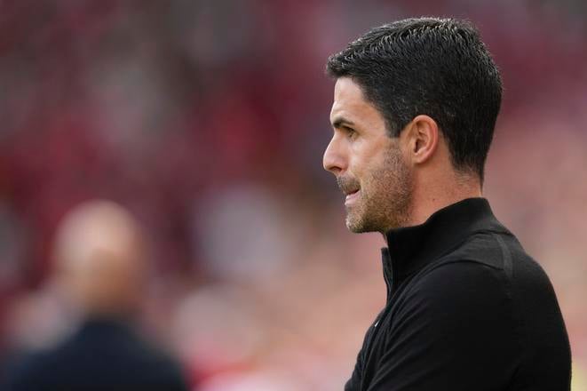 Na archívnej snímke z 11. mája 2025 španielsky futbalový tréner Mikel Arteta v zápase 36. kola anglickej Premier League FC Liverpool - FC Arsenal.