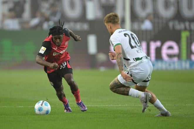 Jeremie Frimpong (vľavo).