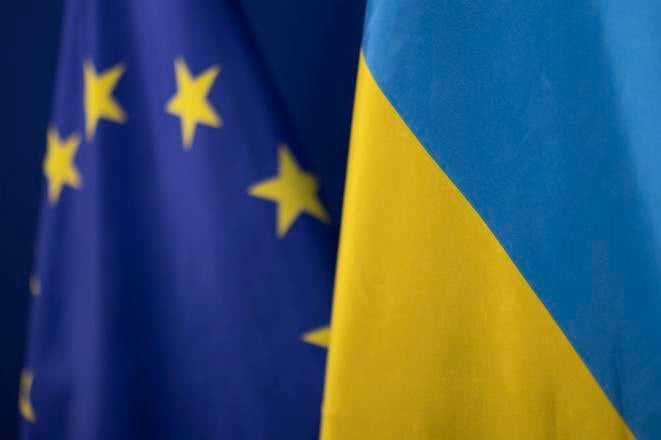 З початку повномасштабної війни ЄС активував механізм тимчасового захисту для українців, який нині діє до березня 2026 року.