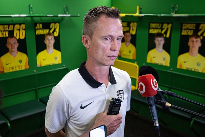Na snímke hlavný tréner MŠK Žilina Petr Ruman počas mediálneho brífingu k predstaveniu nového trénera futbalového klubu MŠK Žilina v pondelok 2. júna 2025 v Žiline.