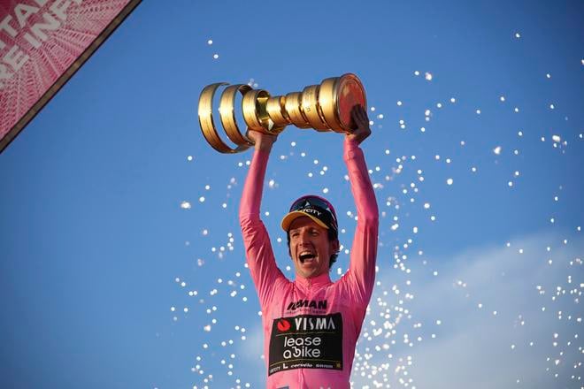 Víťaz Gira 2025 Simon Yates.