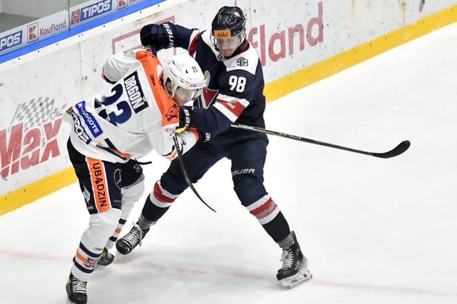 Zľava Adam Drgoň (Michalovce) a  Andrej Golian(Slovan).