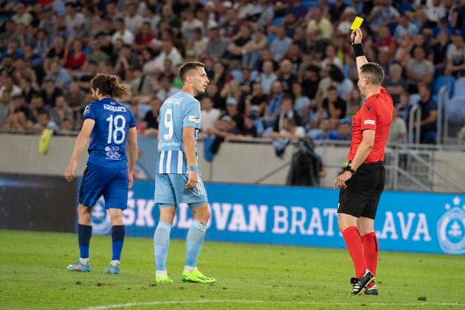 Bývalý hlavný rozhodca David Coote pískal aj duel 1. predkola Ligy majstrov ŠK Slovan Bratislava - Dinamo Batumi.