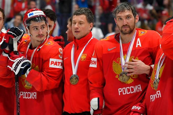 Ruskí hokejisti na čele s Alexandrom Ovečkinom na MS v roku 2019.