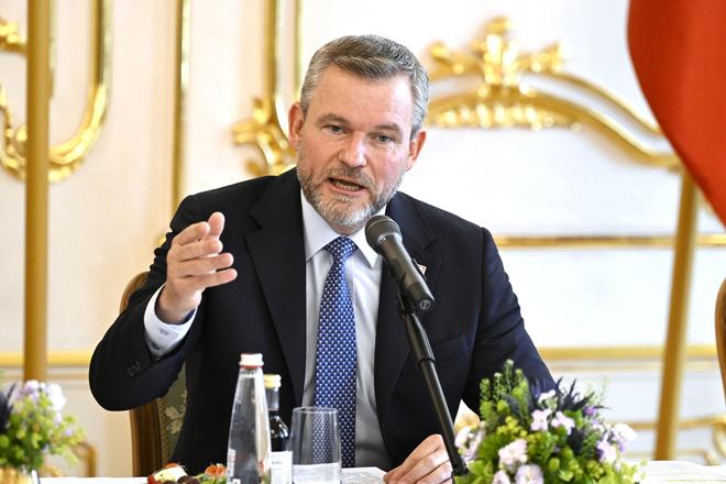 Poradca prezidenta ponúkne svoj odchod z funkcie pre dotácie z úradu Kmeca