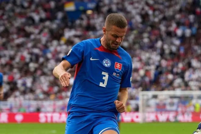 Denis Vavro v reprezentačnom drese.