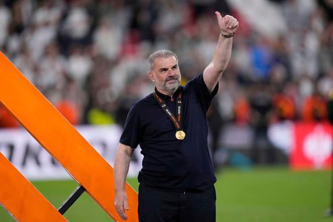 Ange Postecoglu na lavičke Tottenhamu skončil.