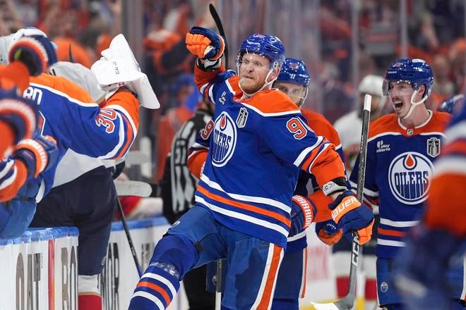 Hokejista Edmontonu Oilers Corey Perry (90).
