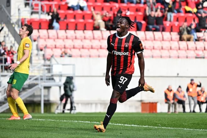 Kelvin Ofori sa teší z gólu.