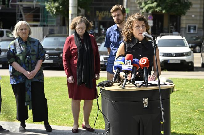 Anthropologist Ivana Rumanová in front.