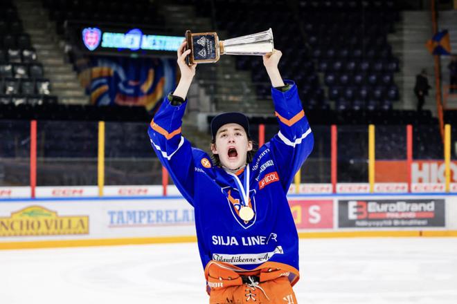Ján Chovan oslávil s Tapparou Tampere titul v kategórii do osemnásť rokov.