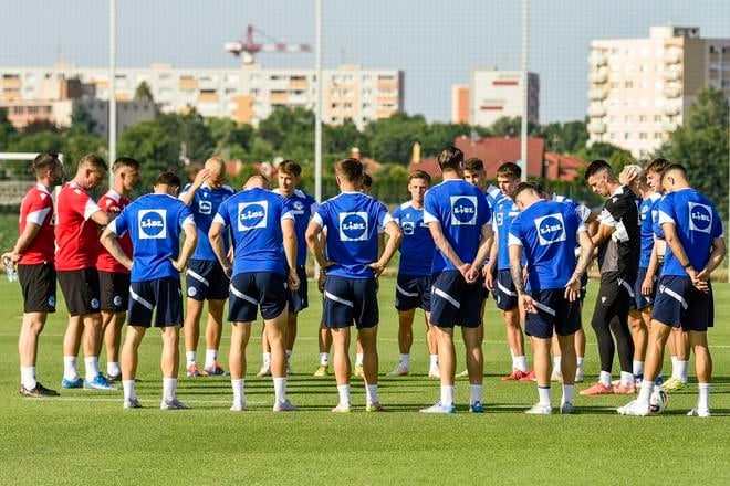 Slovenský národný tím má pred sebou úvodný zápas na európskom šampionáte.