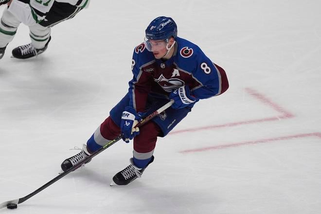 Cale Makar sa stal najlepším obrancom NHL druhýkrát.