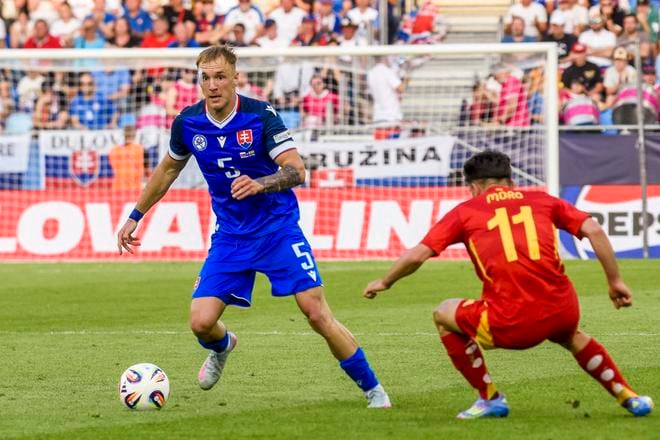 Dominik Javorček dohrával otvárací zápas proti Španielsku s náplasťou nad okom