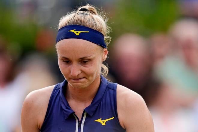 Rebecca Šramkova počas zápasu proti Emme Raducanuovej.