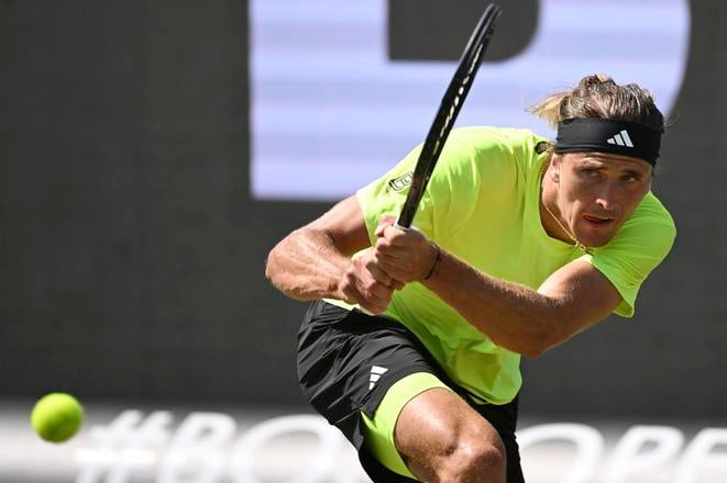 Alexander Zverev na turnaji v Stuttgarte. Marijan Murat/dpa via AP