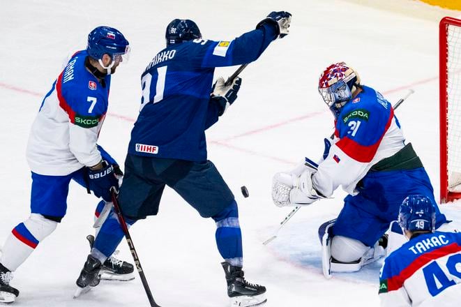 Juho Lammikko v zápase proti Slovákom počas MS 2025.