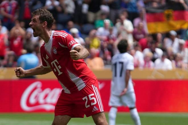 Thomas Müller sa teší z gólu na MS klubov v zápase proti Auckland City.