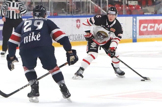 Zľava Peter Bjalončík (Slovan) a Boris Žabka (Banská Bystrica).