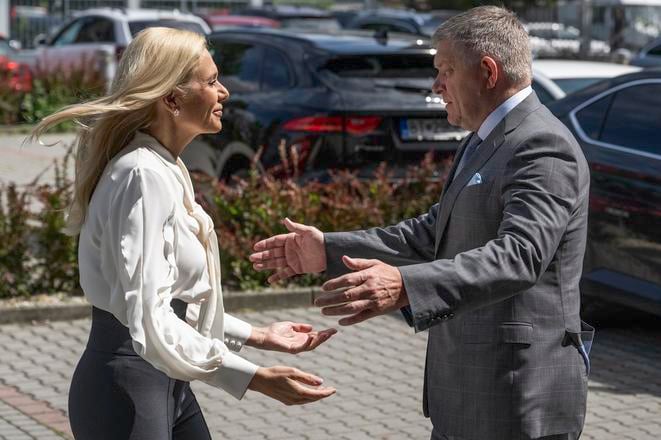 Prime Minister Robert Fico (Smer) visited the Economy Ministry as part of an inspection day on 17 June 2025 in Bratislava. On the left is Economy Minister Denisa Saková (Hlas).