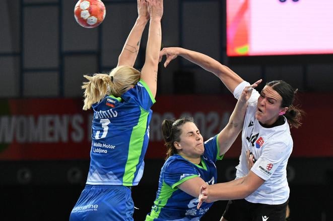 Tatiana Šutranová (vpravo) ukázala svoje strelecké schopnosti v drese hádzanárskej reprezentácie Slovenska na ME 2024 v rakúskom Innsbrucku, kde Slovinkám nastrieľala jedenásť gólov.