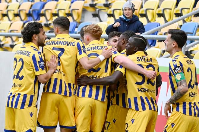 Na snímke futbalisti Dunajskej Stredy.
