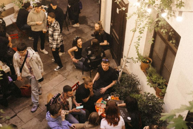 Biela 6 courtyard