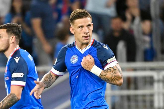 Tomáš Suslov (Slovensko) sa teší z gólu na 2:0 počas zápasu základnej A-skupiny Rumunsko - Slovensko.
