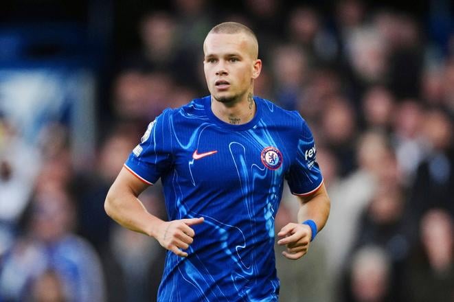 Na archívnej snímke z 27. októbra 2024 futbalista Chelsea Londýn Mychajlo Mudryk.