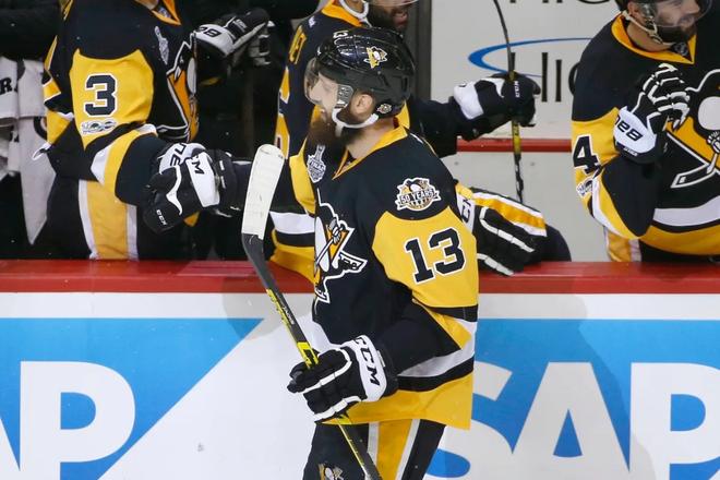 Nick Bonino v drese Pittsburghu Penguins, s ktorým získal dvakrát Stanleyho pohár.