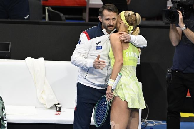 Na snímke slovenská tenistka Rebecca Šramková a kapitán tímu Matej Lipták.