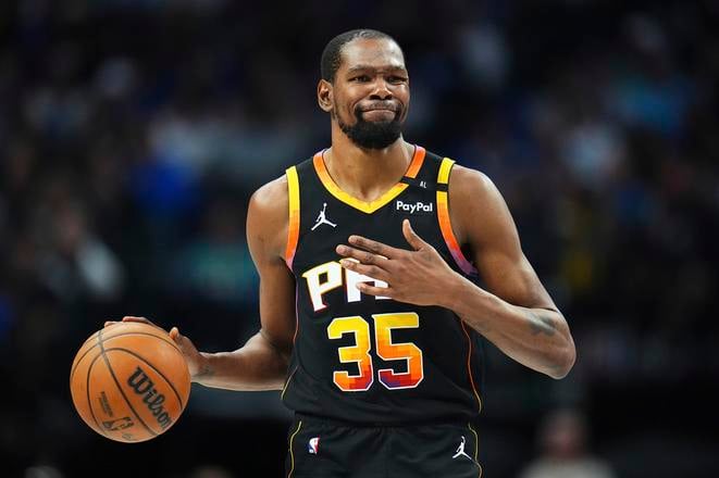 Kevin Durant v drese Phoenixu Suns.