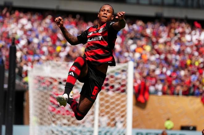 Wallace Yan z tímu Flamengo oslavuje gól v sieti Chelsea Londýn.