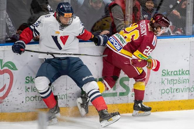 František Dej (vľavo) v drese Slovana Bratislava.